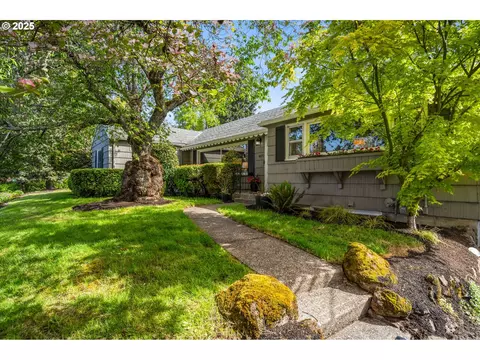 8075 SW Valley View Ct, Portland, OR 97225