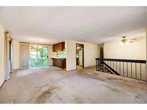 Living - 2872 Greentree Way, Eugene, OR 97405 photo 6 of 10