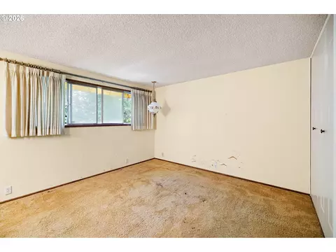 Bedroom - 2872 Greentree Way, Eugene, OR 97405 photo 5 of 6