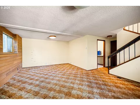 Living - 2872 Greentree Way, Eugene, OR 97405 photo 9 of 10