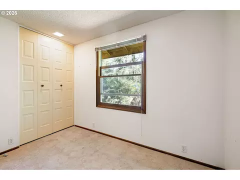 Bedroom - 2872 Greentree Way, Eugene, OR 97405 photo 2 of 6