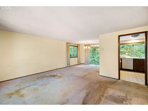 Living - 2872 Greentree Way, Eugene, OR 97405 photo 4 of 10