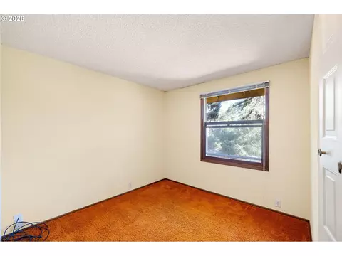 Bedroom - 2872 Greentree Way, Eugene, OR 97405 photo 3 of 6