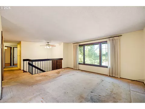 Living - 2872 Greentree Way, Eugene, OR 97405 photo 2 of 10
