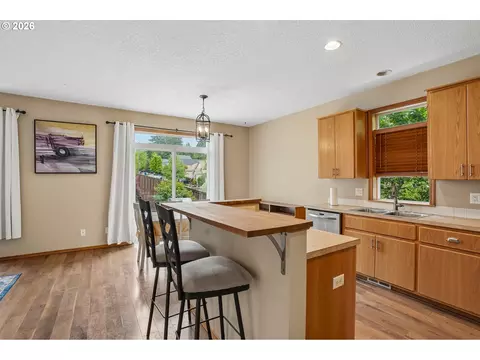 Kitchen - 38619 Miller St, Sandy, OR 97055 photo 2 of 3