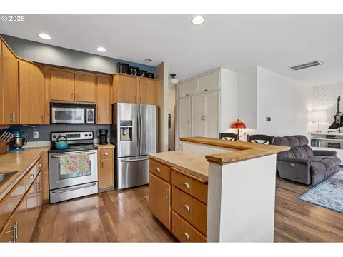 Kitchen - 38619 Miller St, Sandy, OR 97055 photo 1 of 3