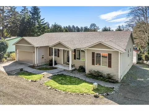 947 S Juniper St, Rockaway Beach, OR 97136