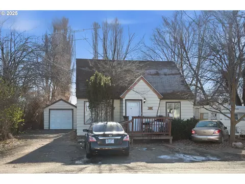 3964 Clinton Ave, Klamath Falls, OR 97603