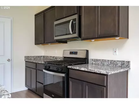 Kitchen - 4215 SW Myrtle Ave, Gresham, OR 97080 photo 1 of 5