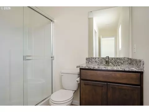 Bath - 4215 SW Myrtle Ave, Gresham, OR 97080 photo 1 of 2