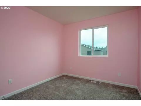 Bedroom - 4215 SW Myrtle Ave, Gresham, OR 97080 photo 3 of 3