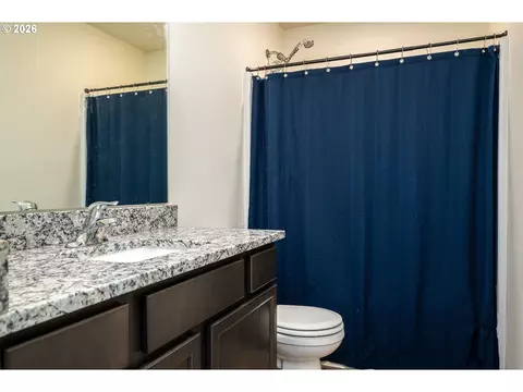 Bath - 4215 SW Myrtle Ave, Gresham, OR 97080 photo 2 of 2