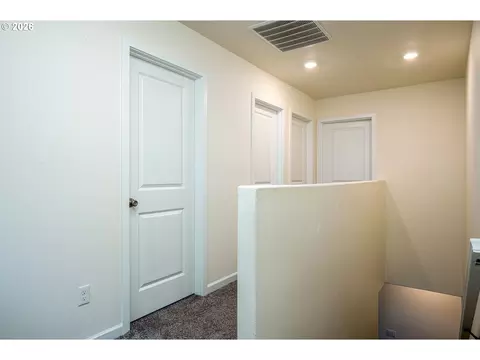Entry Way - 4215 SW Myrtle Ave, Gresham, OR 97080 photo 1 of 1