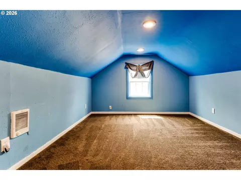 Bedroom - 525 21st St, Springfield, OR 97477 photo 6 of 9