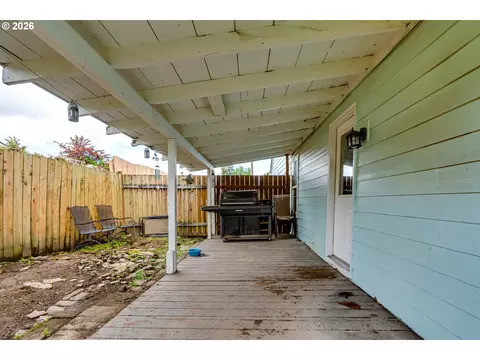 Exterior - 525 21st St, Springfield, OR 97477 photo 6 of 7