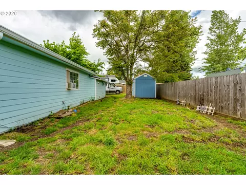 Exterior - 525 21st St, Springfield, OR 97477 photo 4 of 7