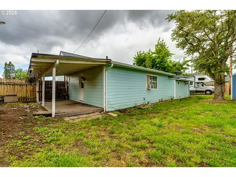 Exterior - 525 21st St, Springfield, OR 97477 photo 5 of 7