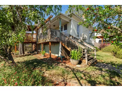 1210 SE Fullerton St, Roseburg, OR 97471