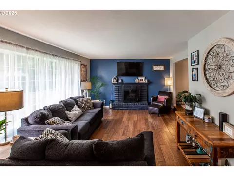 Living - 740 65th St, Springfield, OR 97478 photo 2 of 2