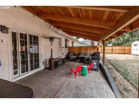 Exterior - 740 65th St, Springfield, OR 97478 photo 3 of 7