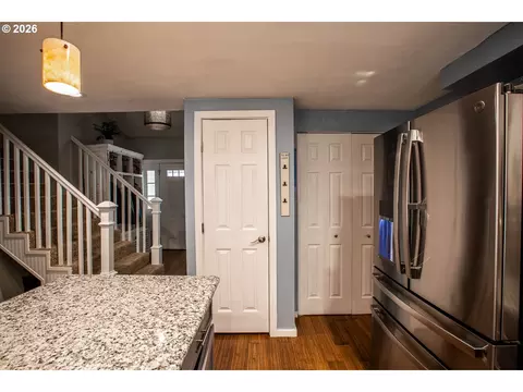 Entry Way - 740 65th St, Springfield, OR 97478 photo 2 of 3