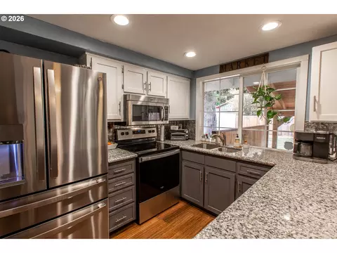 Kitchen - 740 65th St, Springfield, OR 97478 photo 3 of 3