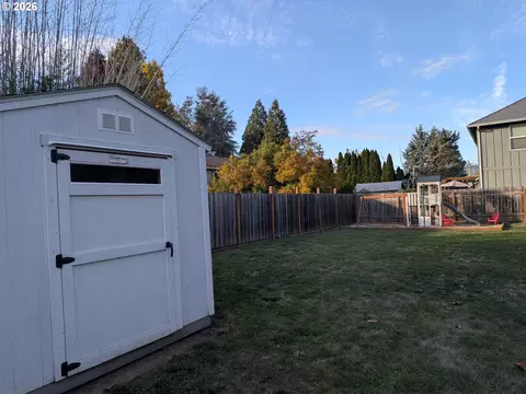 Exterior - 740 65th St, Springfield, OR 97478 photo 8 of 9