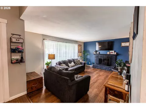 Living - 740 65th St, Springfield, OR 97478 photo 1 of 2