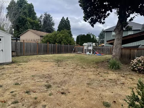 Exterior - 740 65th St, Springfield, OR 97478 photo 6 of 7
