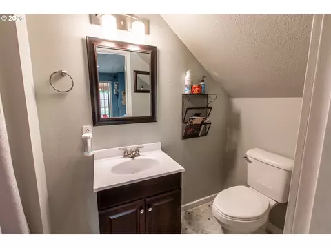 Bath - 740 65th St, Springfield, OR 97478 photo 1 of 6