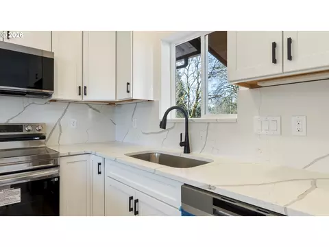 Kitchen - 141 NE D St, Willamina, OR 97396 photo 4 of 5