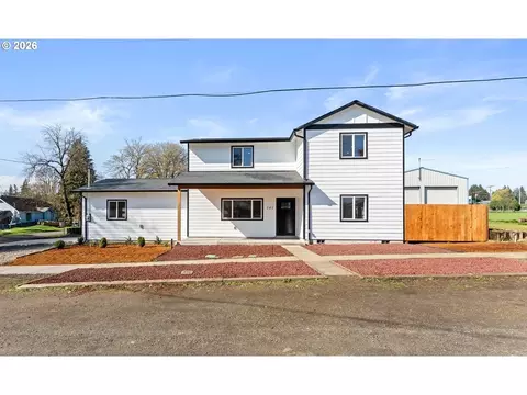 141 NE D St, Willamina, OR 97396