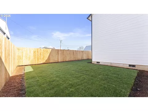 Exterior - 141 NE D St, Willamina, OR 97396 photo 5 of 6