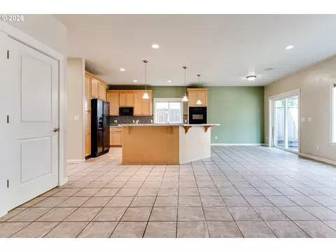 Living - 2353 Rollie Loop, Eugene, OR 97405 photo 3 of 3