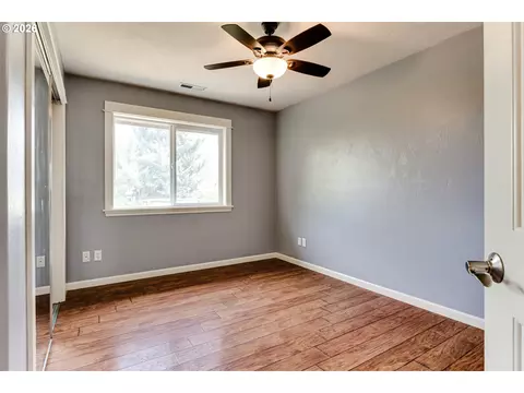 Bedroom - 2353 Rollie Loop, Eugene, OR 97405 photo 5 of 6