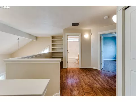 Entry Way - 2353 Rollie Loop, Eugene, OR 97405 photo 4 of 7