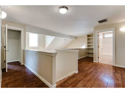 Entry Way - 2353 Rollie Loop, Eugene, OR 97405 photo 3 of 7