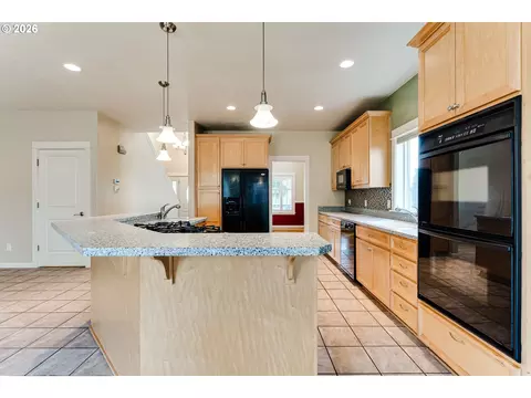 Kitchen - 2353 Rollie Loop, Eugene, OR 97405 photo 3 of 8