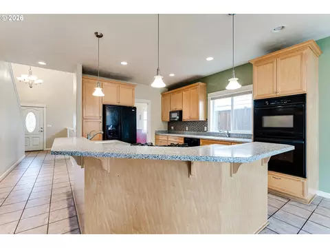 Kitchen - 2353 Rollie Loop, Eugene, OR 97405 photo 4 of 8