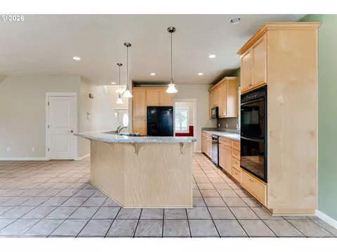 Kitchen - 2353 Rollie Loop, Eugene, OR 97405 photo 2 of 8