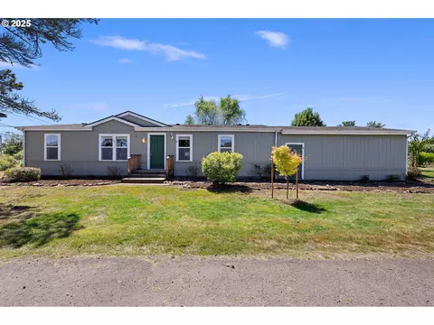 390 NW Birch Ct, Warrenton, OR 97146