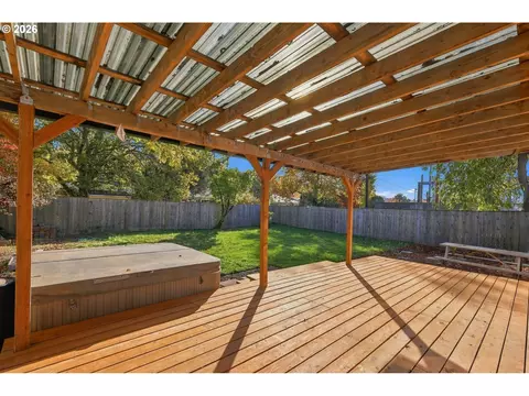 Exterior - 2845 Hilyard St, Eugene, OR 97405 photo 7 of 14
