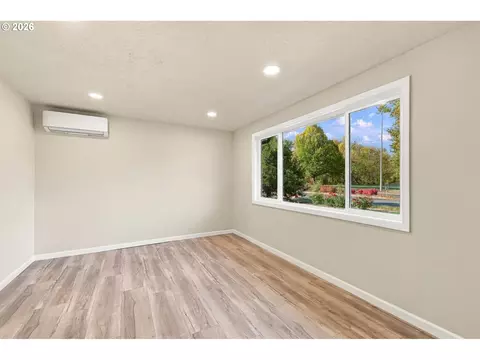 Living - 2845 Hilyard St, Eugene, OR 97405 photo 9 of 9