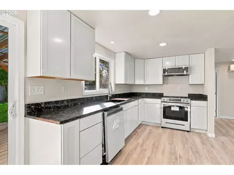 Kitchen - 2845 Hilyard St, Eugene, OR 97405 photo 7 of 7