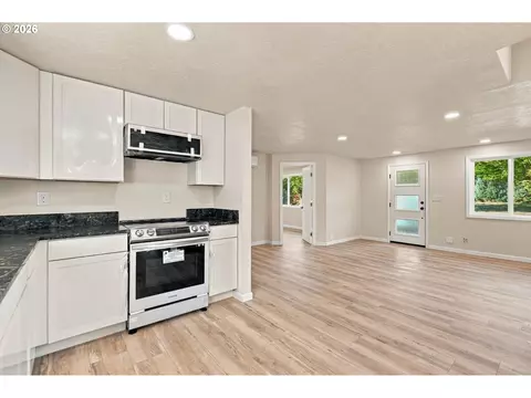 Kitchen - 2845 Hilyard St, Eugene, OR 97405 photo 6 of 7