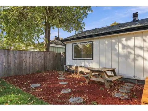 Exterior - 2845 Hilyard St, Eugene, OR 97405 photo 8 of 14