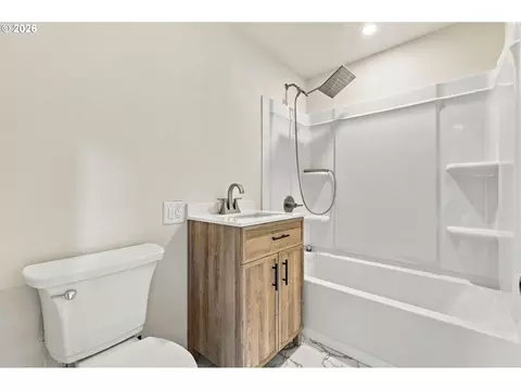 Bath - 2845 Hilyard St, Eugene, OR 97405 photo 1 of 1