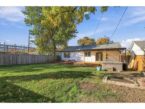 Exterior - 2845 Hilyard St, Eugene, OR 97405 photo 4 of 14