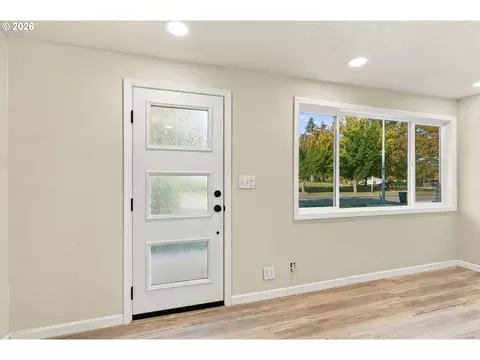 Entry Way - 2845 Hilyard St, Eugene, OR 97405 photo 1 of 1