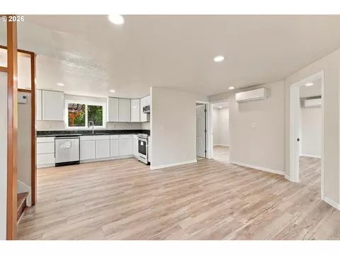 Living - 2845 Hilyard St, Eugene, OR 97405 photo 5 of 9